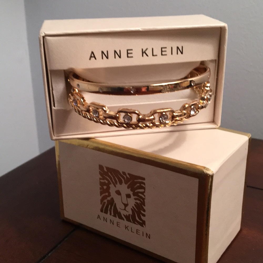 Sale 🎉Anne Klein set of bangles !!